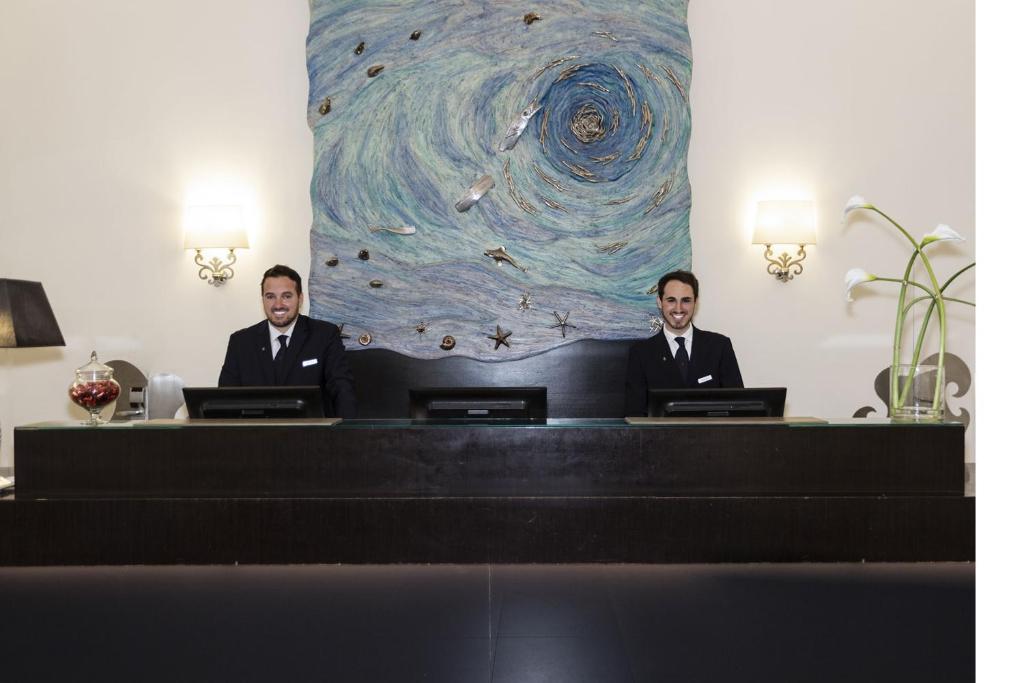 Palazzo Caracciolo Naples - Resim 14