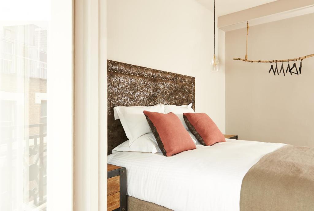 The Bull and The Hide - Resim 6