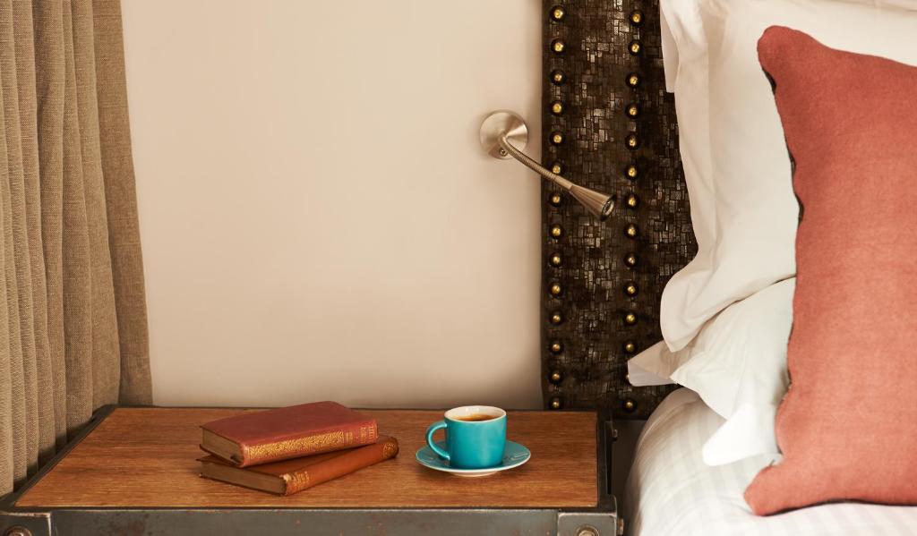 The Bull and The Hide - Resim 34