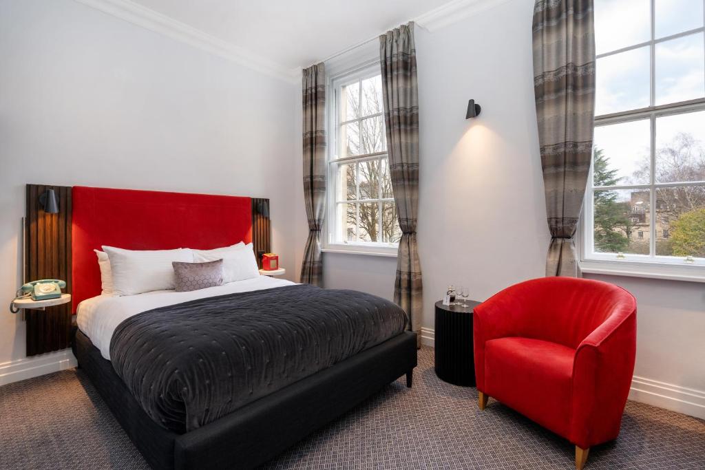 Postel nebo postele na pokoji v ubytování The Berkeley Square Hotel Bristol