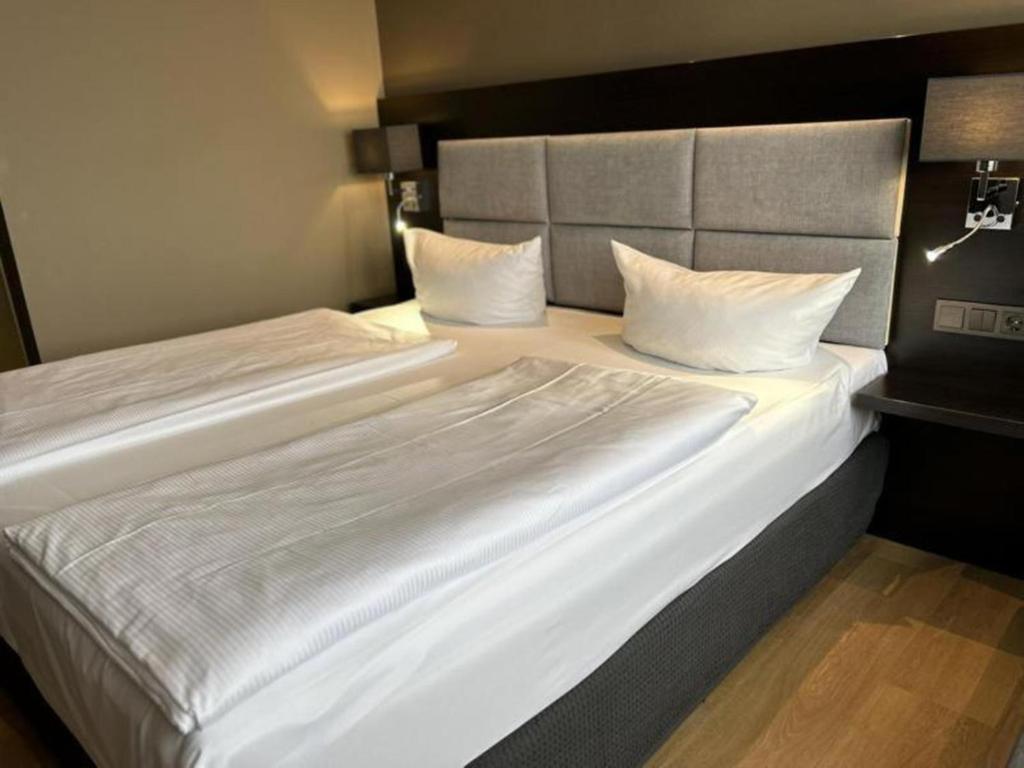 Postel nebo postele na pokoji v ubytování Zi Hotel