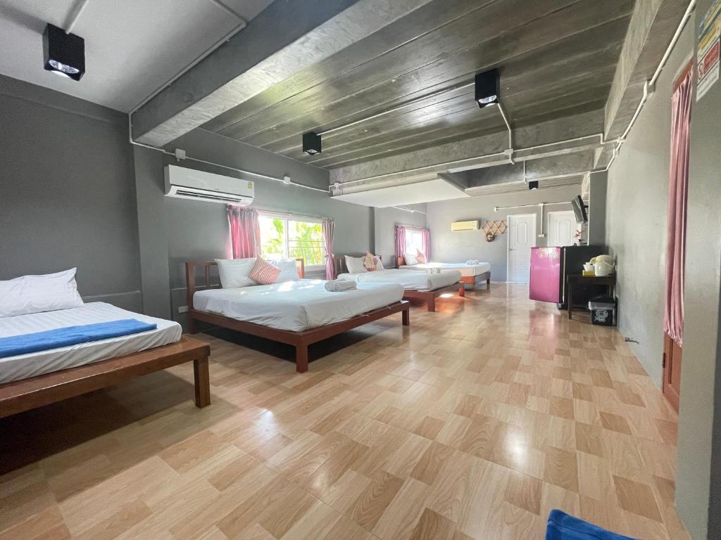 Postel nebo postele na pokoji v ubytování Chaipatchara Resort