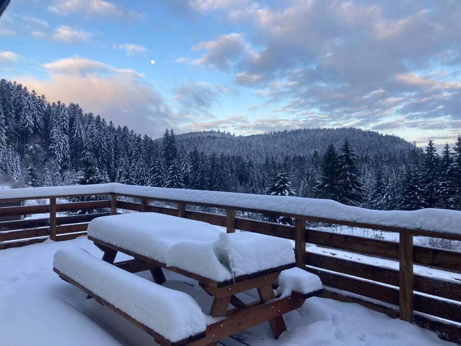 a wooden bench covered in snow on a balcony at Le Perchoir, Gîte 7 personnes, Le Grand Valtin in Ban-sur-Meurthe-Clefcy