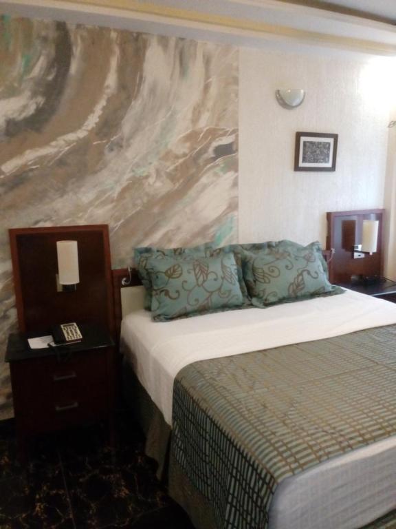 Postel nebo postele na pokoji v ubytování EKA ELITE HOTEL