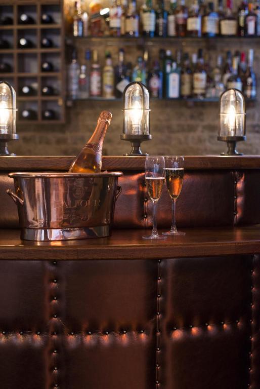 The Bull and The Hide - Resim 39