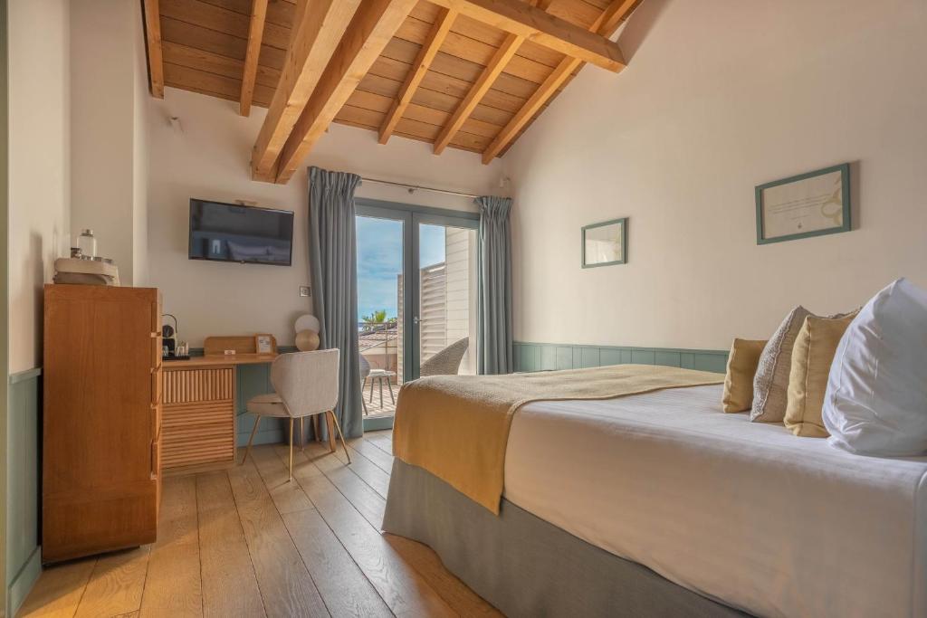 Postel nebo postele na pokoji v ubytování Hôtel Côté Sable