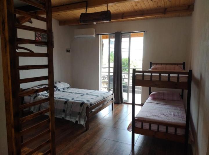 En eller flere senge i et værelse på Hospedaje Recuerdos