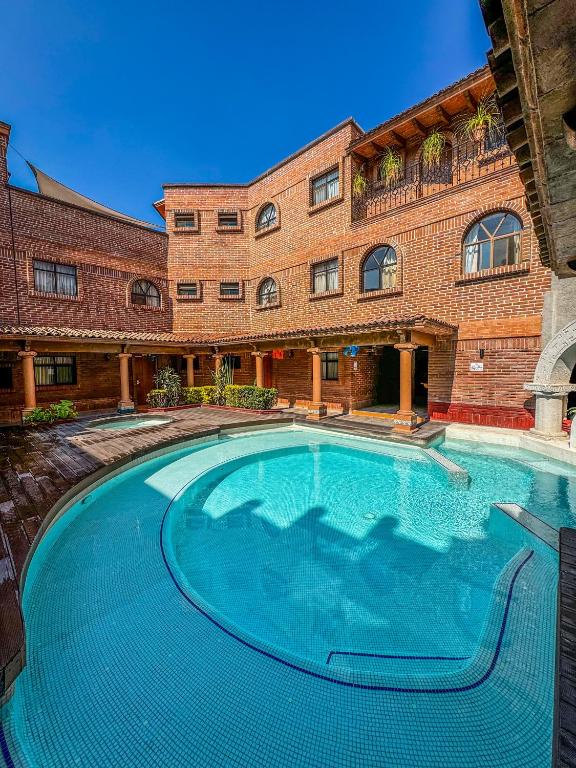Bazén v ubytování Suites Paraiso Tequis nebo v jeho okolí