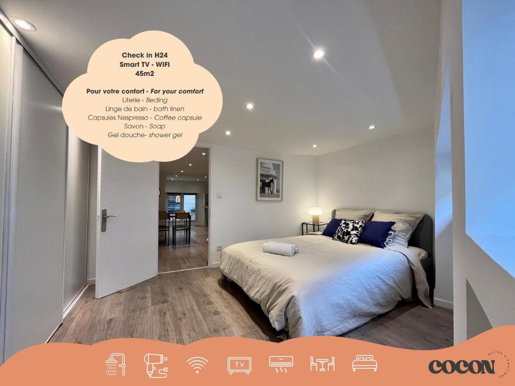un dormitorio con una cama con una burbuja de pensamiento encima en Suite Maël - Check in h24 - Wifi, en Lyon