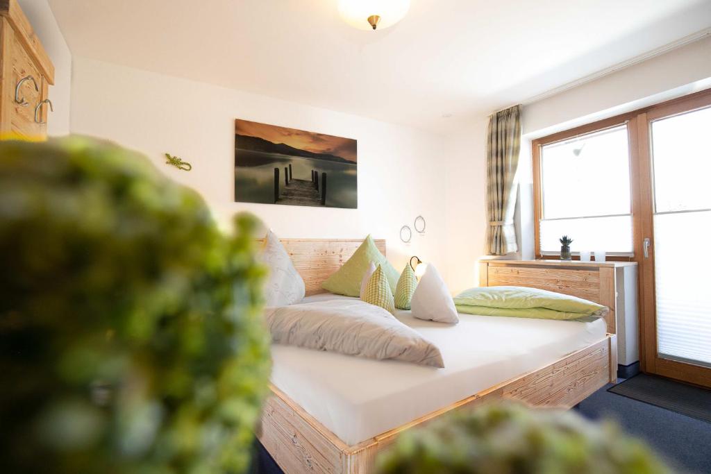 Postel nebo postele na pokoji v ubytování Hotel Restaurant Amadeus - inclusive Skipass und vieles mehr