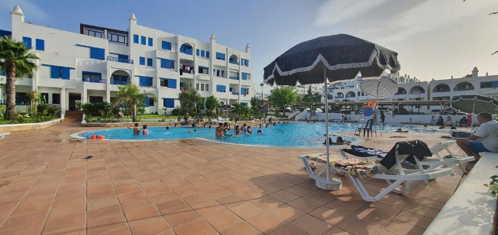 Bazén v ubytování Kabila vista n4 vue piscine nebo v jeho okolí