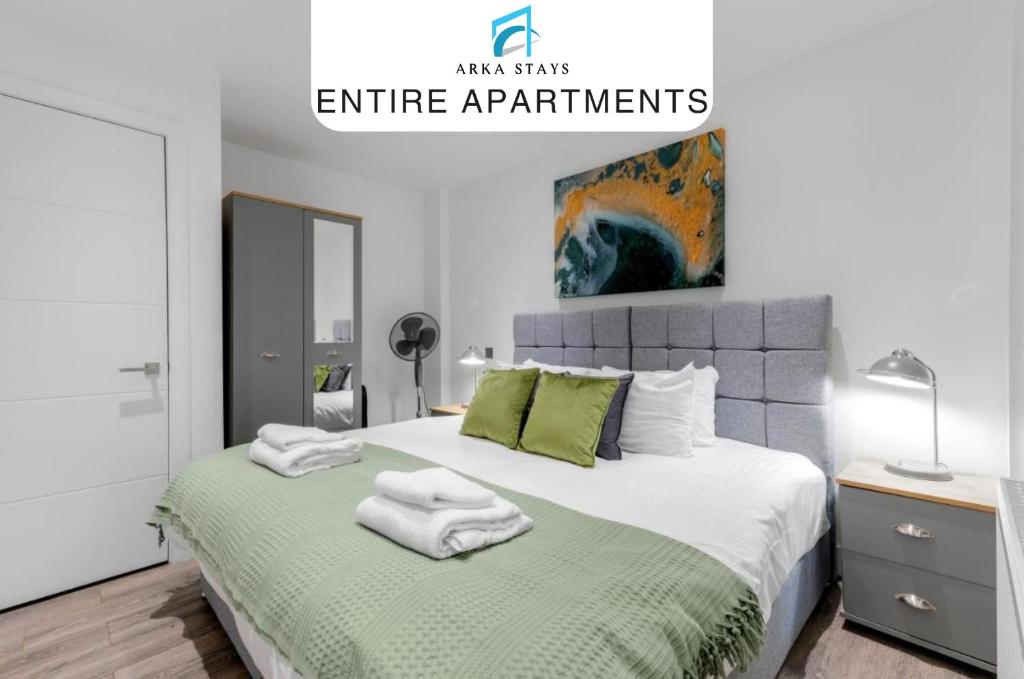 a bedroom with a bed with towels on it at Reading Town Centre 1 & 2 Bedroom Apartments with Parking by 360Stays in Reading