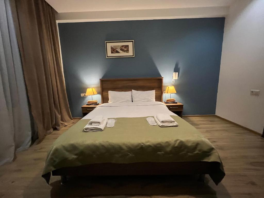 Postel nebo postele na pokoji v ubytování Hotel King Tom