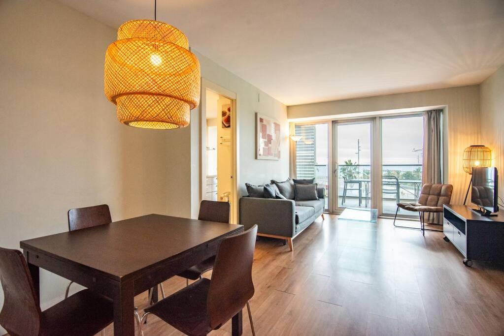 Posedenie v ubytovaní Unique Rentals-Seafront Luxe Suites