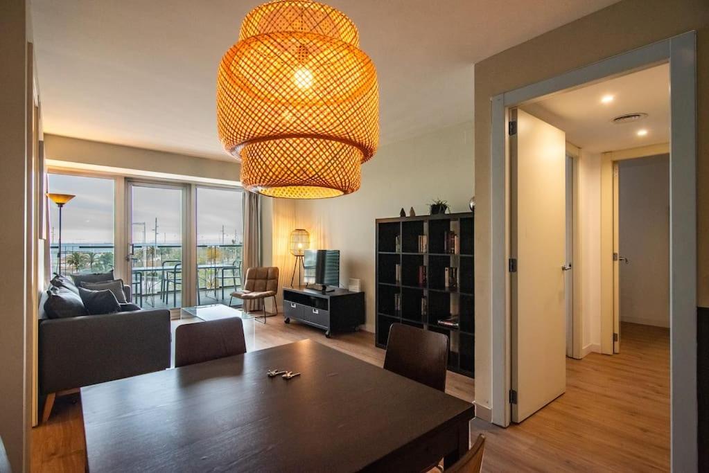 Posedenie v ubytovaní Unique Rentals-Seafront Luxe Suites