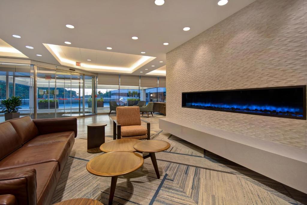 Posezení v ubytování Four Points by Sheraton Boston Newton