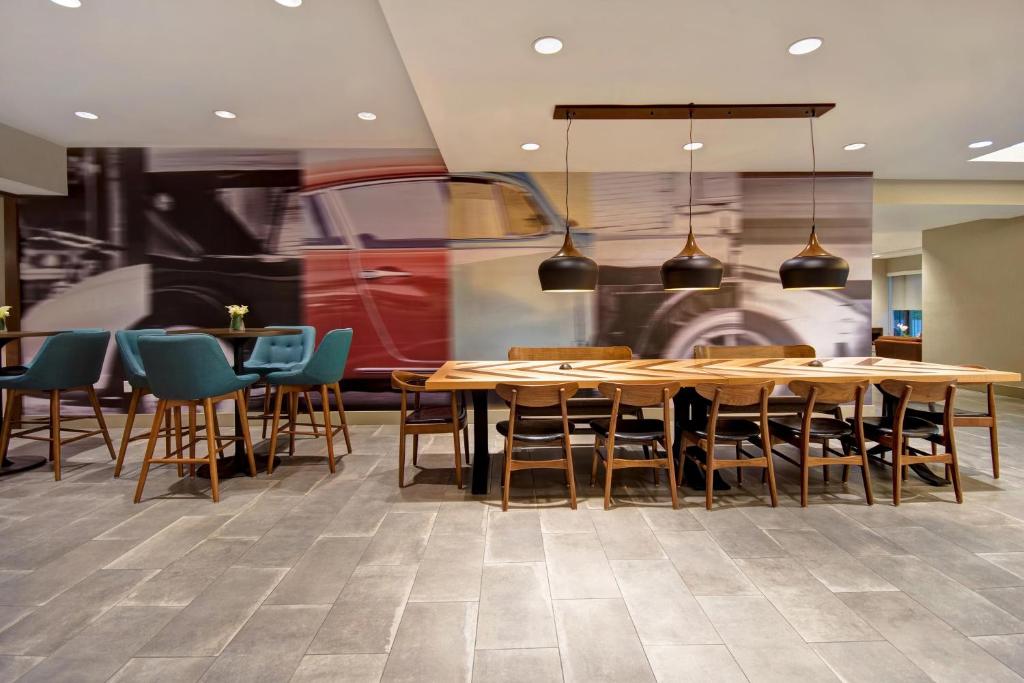 Posezení v ubytování Four Points by Sheraton Boston Newton
