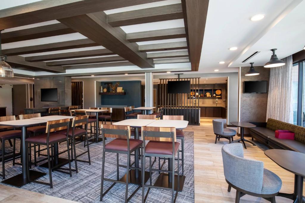 Posezení v ubytování SpringHill Suites by Marriott Truckee Lake Tahoe