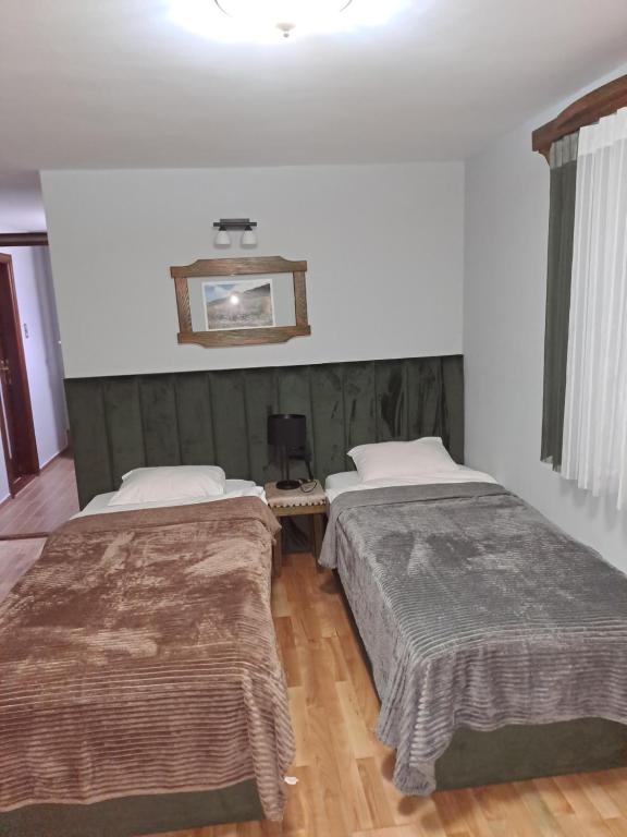 Postel nebo postele na pokoji v ubytování Rooms and apartmants Mirovic