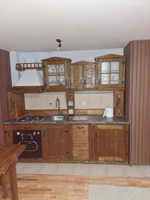 Kuchyň nebo kuchyňský kout v ubytování Rooms and apartmants Mirovic