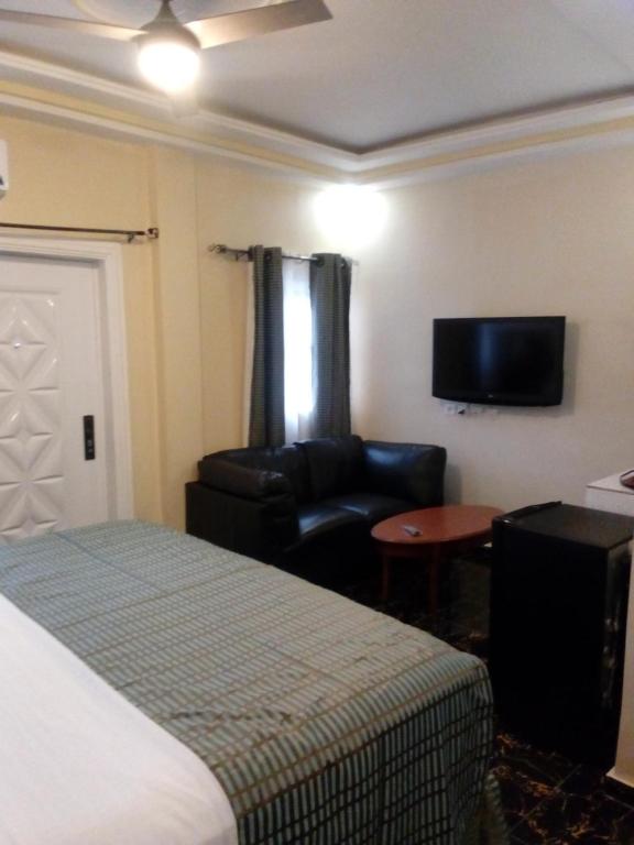 Postel nebo postele na pokoji v ubytování EKA ELITE HOTEL