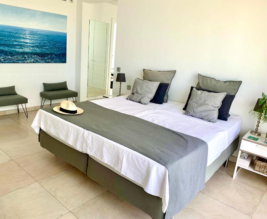 A bed or beds in a room at Villa del Mar Lanzarote - Luxury Beachhouse