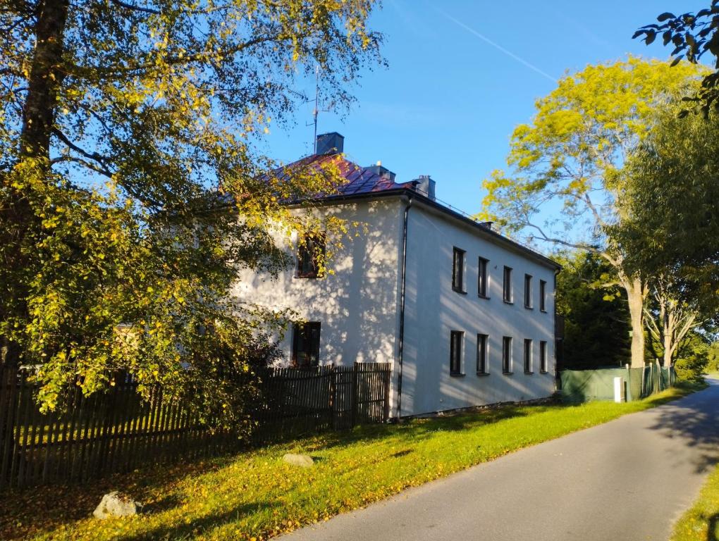 Budova, kde se aparthotel nachází