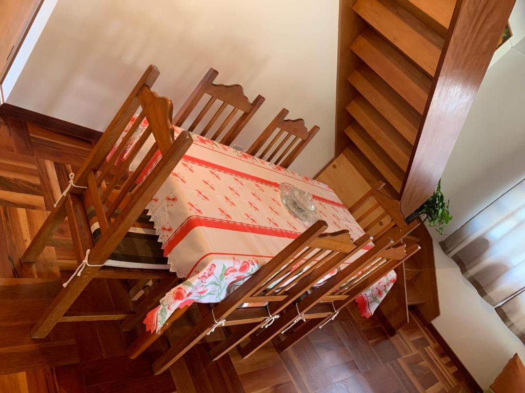 an overhead view of two wooden chairs in a room at Cantinho nascer do sol in Campos do Jordão