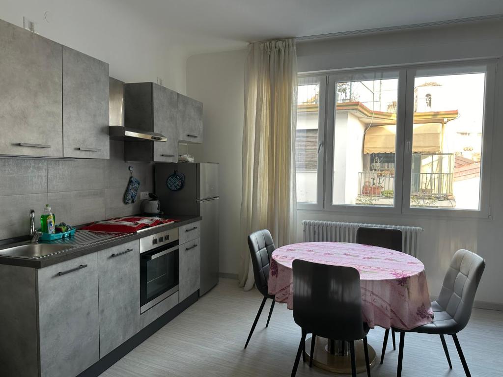 a kitchen with a table and chairs and a window at Monolocale Centro storico in Pordenone