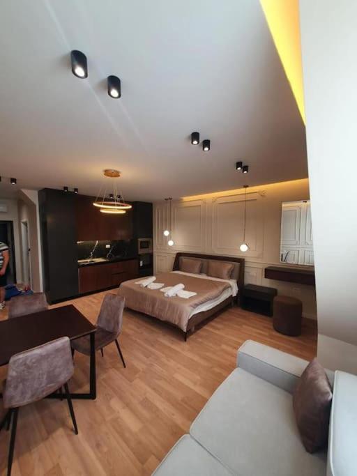Square 21 Apartment 1