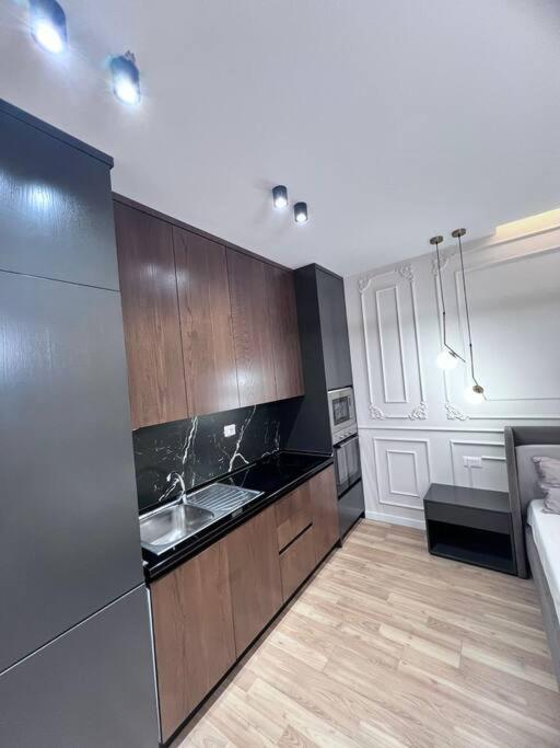 Square 21 Apartment 1 - Image 3