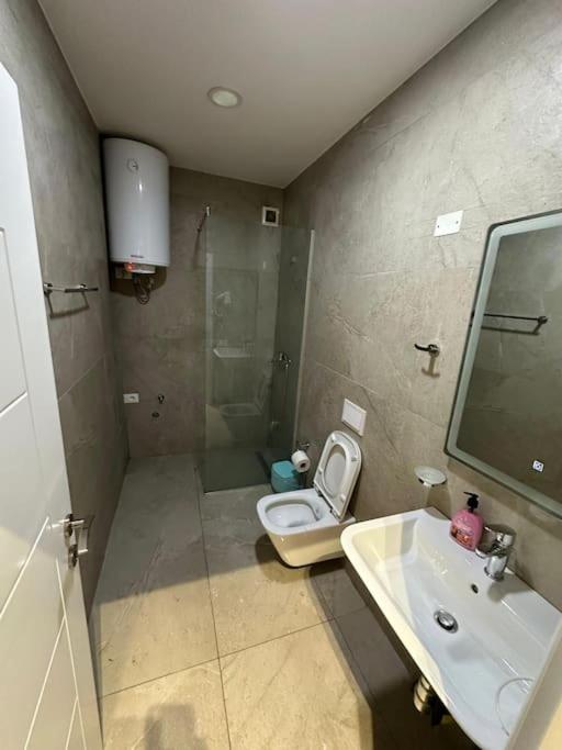 Square 21 Apartment 3 - Image 3