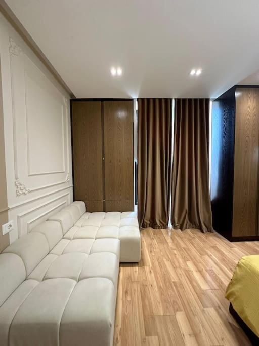 Square 21 Apartment 3 - Image 9