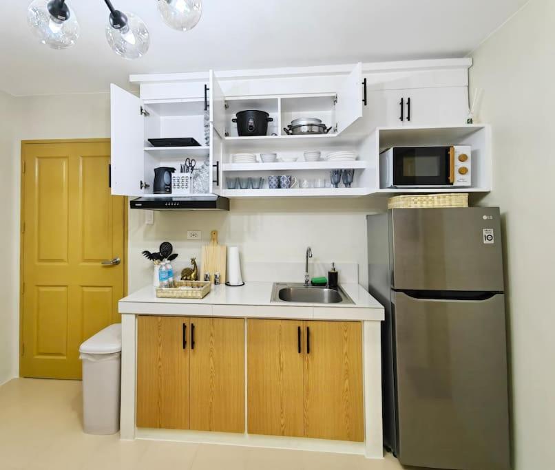 A cozinha ou cozinha compacta de Ezzel’s Place at Marina Spatial Dumaguete City
