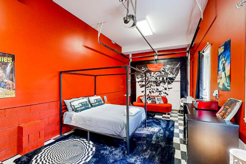 Cheerful Riverside Sanctuary, Garage Apartment & Main House, Rock Hill