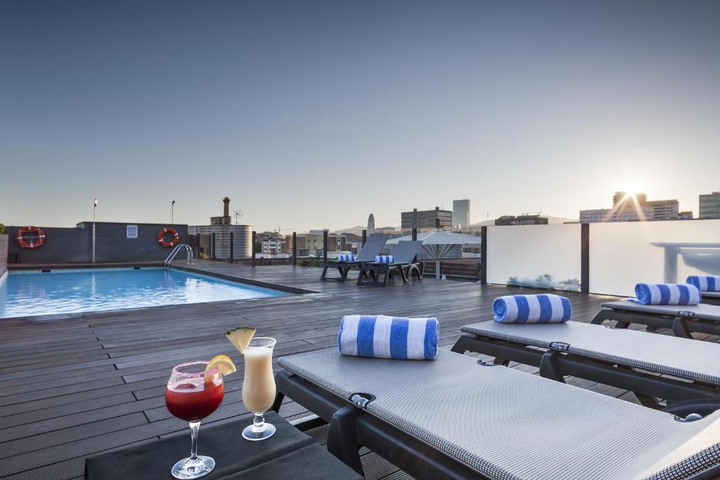 Attica 21 Barcelona Mar - Resim 32