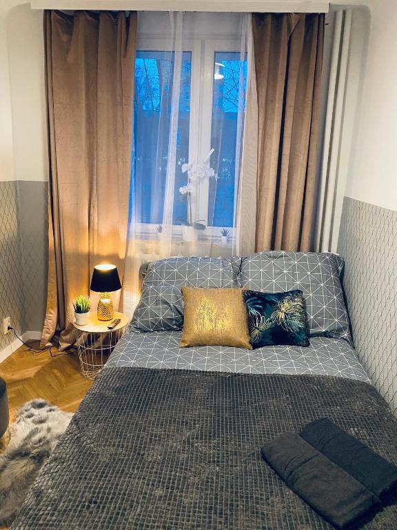 Postel nebo postele na pokoji v ubytování ClickTheFlat Karmelicka Apart Rooms