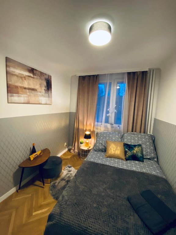 Postel nebo postele na pokoji v ubytování ClickTheFlat Karmelicka Apart Rooms