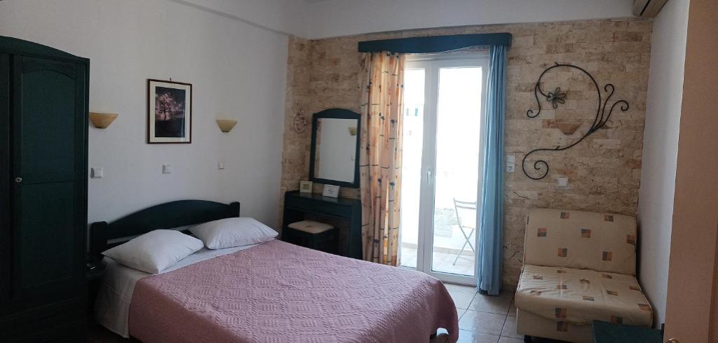 Posteľ alebo postele v izbe v ubytovaní Πικροδάφνες