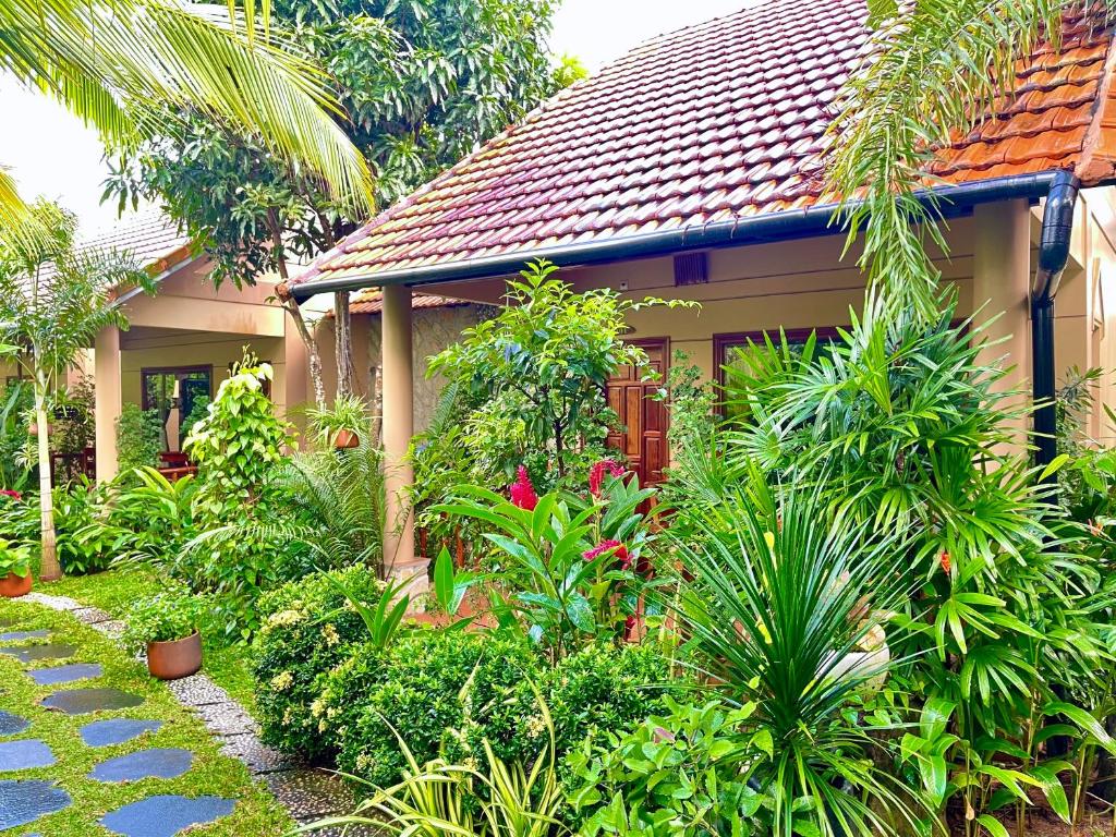 Golden Topaz Phu Quoc Resort - 5