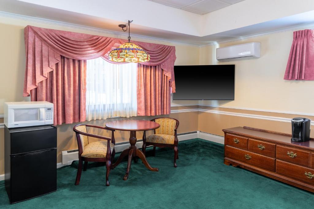 Sara Placid Inn & Suites - Jacuzzi Room