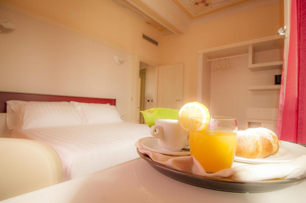 A bed or beds in a room at Hotel Villa Maranello