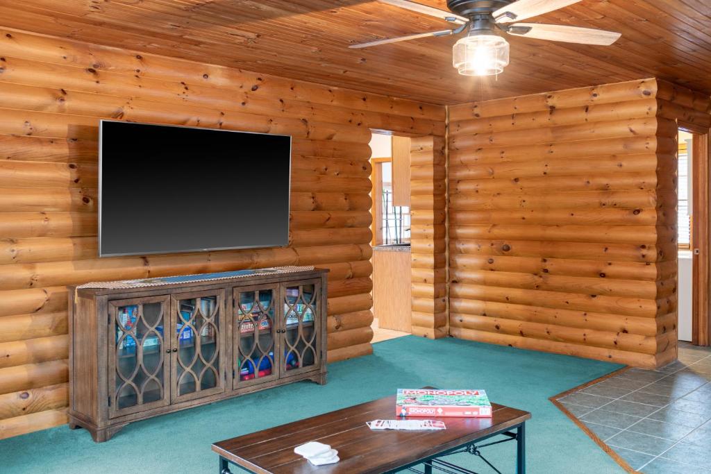 Sara Placid Inn & Suites - Three-Bedroom House