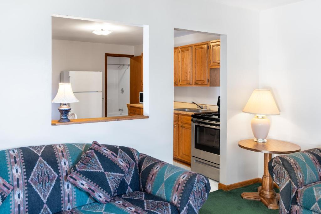 Sara Placid Inn & Suites - One-Bedroom Suite