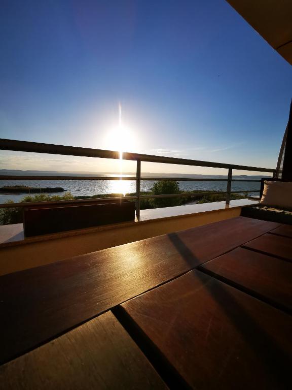 Balkón alebo terasa v ubytovaní Panoráma Gold Wellness Apartman