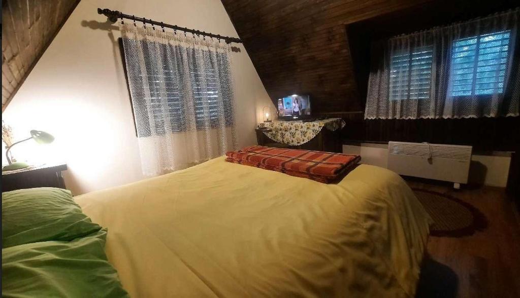 Postel nebo postele na pokoji v ubytování Šumska kuća Atina - Devojački Bunar