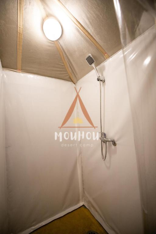Koupelna v ubytování Mouhou Desert Camp
