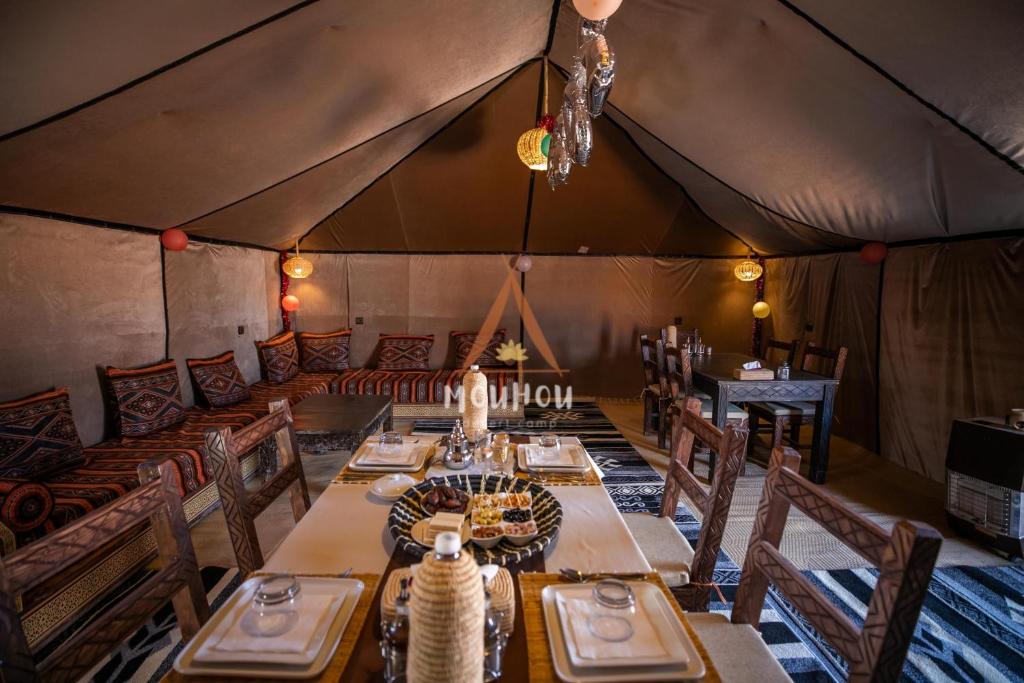 Posezení v ubytování Mouhou Desert Camp