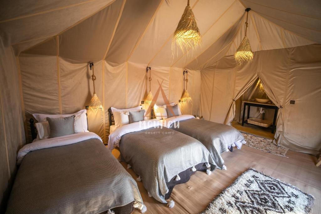 Postel nebo postele na pokoji v ubytování Mouhou Desert Camp