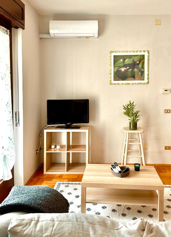 TV a/nebo společenská místnost v ubytování Gurej Casa Vacanze